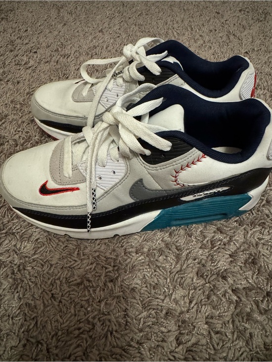 Nike Shoes - Nike Air Max 90 SE Ken Griffey Jr. (6.5Y / Women’s 8)